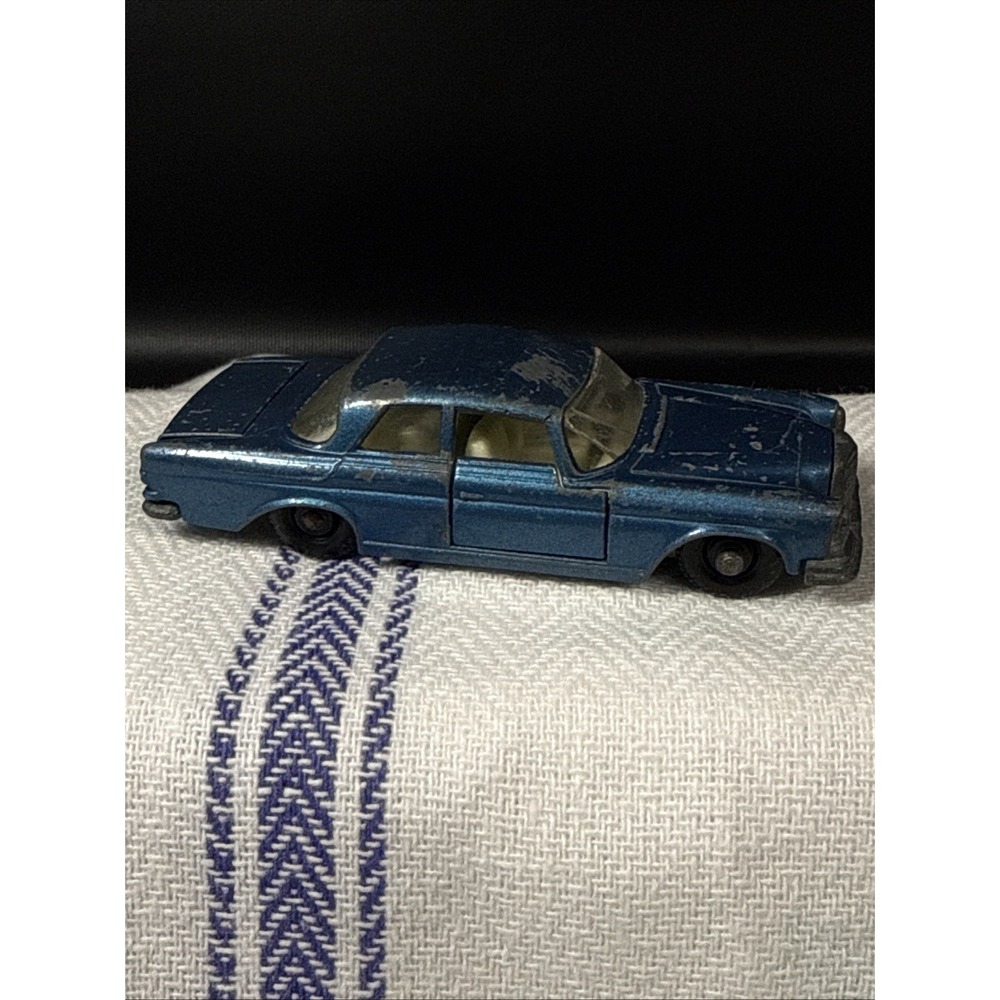 Vtg. Lesney Matchbox car Series number 46 Mercedes 300 SE Blue w/ white interior